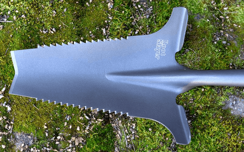 Root cutting shovel with serrated blade for removing invasive plants